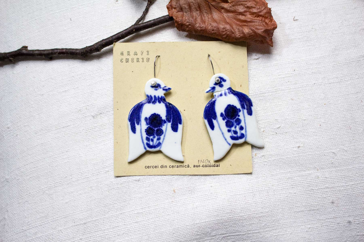 Cercei  colecția „Zbor” - porțelan, aur coloidal, cobalt, hematit