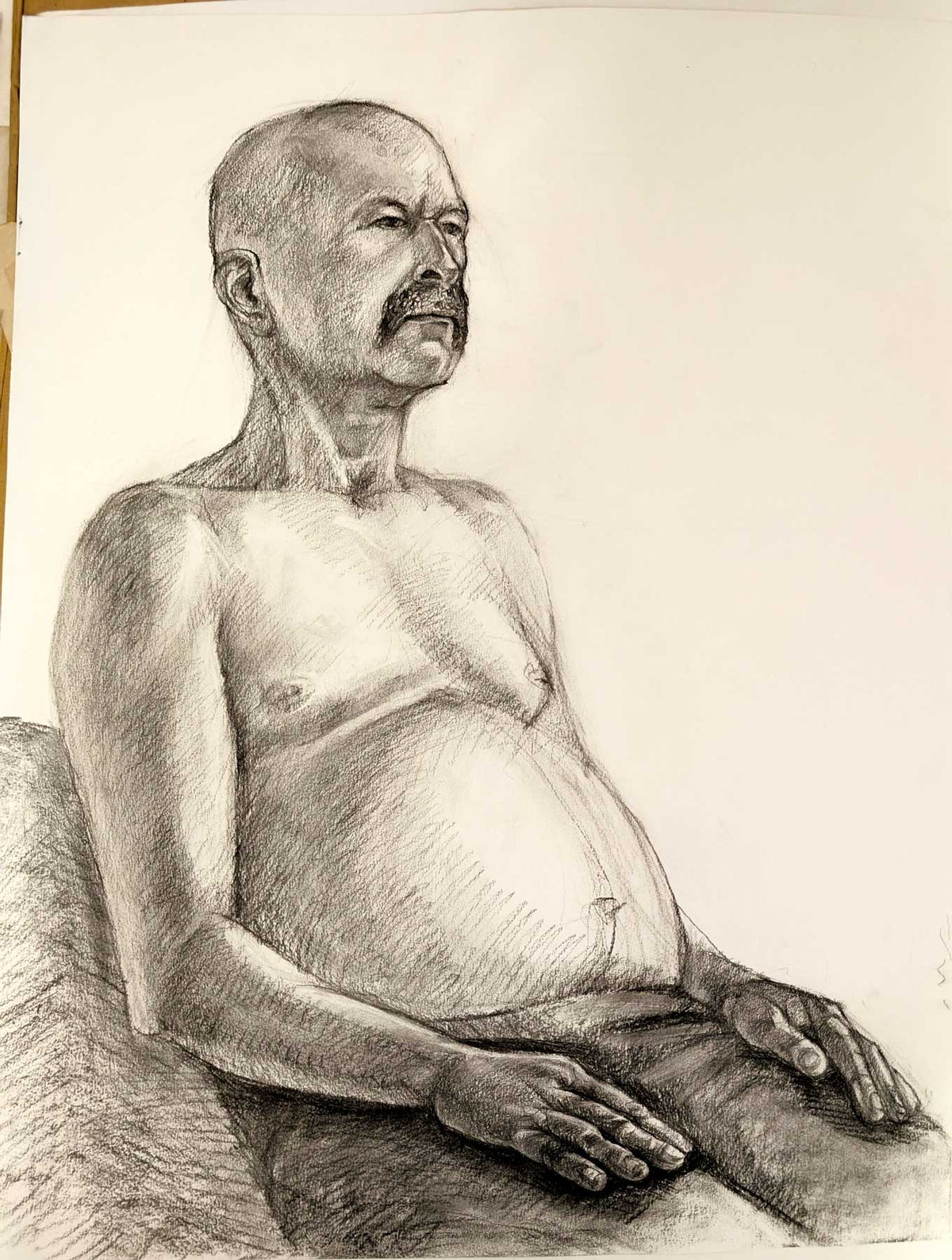 Portret cu mâini - studiu de desen în cărbune